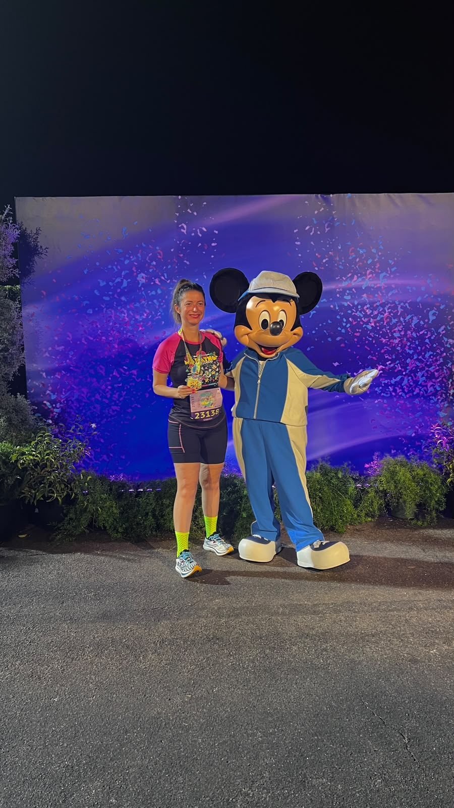 Gaby com o Mickey na largada